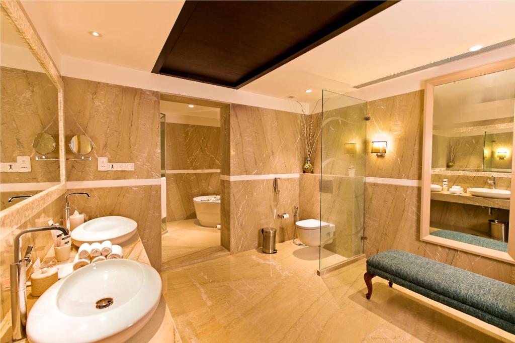 The Lalit Jaipur with Bathtub The Lalit Jaipur with Bathtub