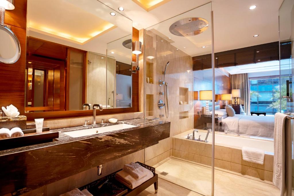 The Leela Ambience Gurugram Hotel & Residences with Spabath in Room The Leela Ambience Gurugram Hotel & Residences with Spabath in Room