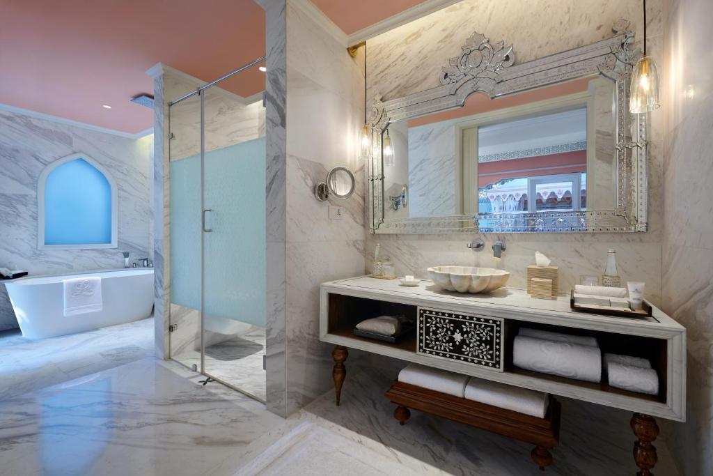 The Leela Palace Jaipur with Bathtub The Leela Palace Jaipur with Bathtub