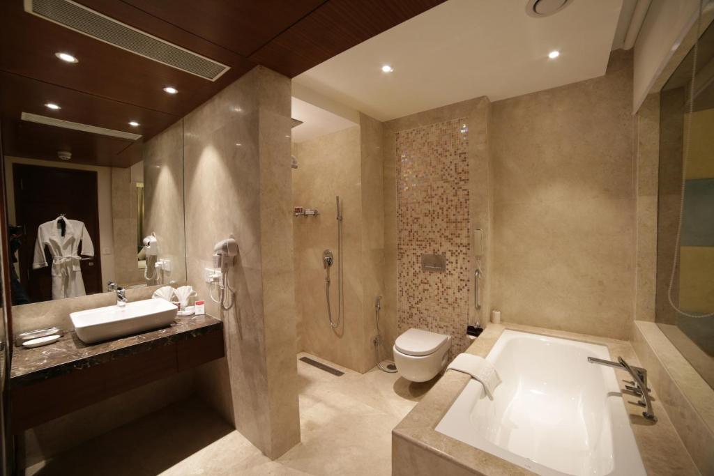 The P L Palace Agra with Bathtub in Room The P L Palace Agra with Bathtub in Room