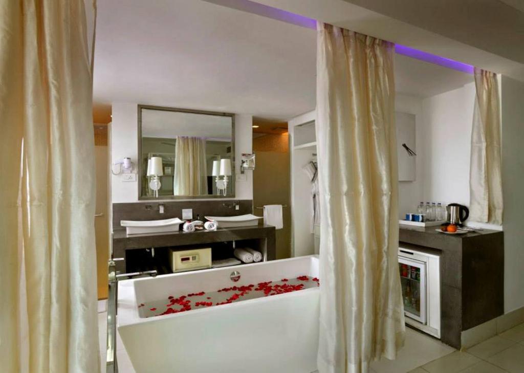The Park Calangute Goa with Romantic Bathtub The Park Calangute Goa with Romantic Bathtub