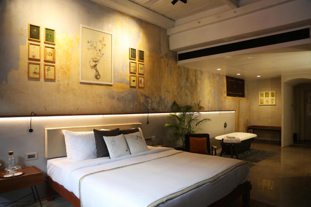 The Postcard Mandalay Hall Bathtub Kochi The Postcard Mandalay Hall Bathtub Kochi