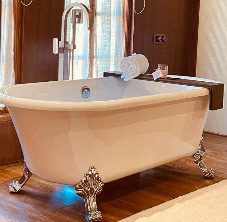 The Postcard Saligao Calangute with Bathtub in Room The Postcard Saligao Calangute with Bathtub in Room