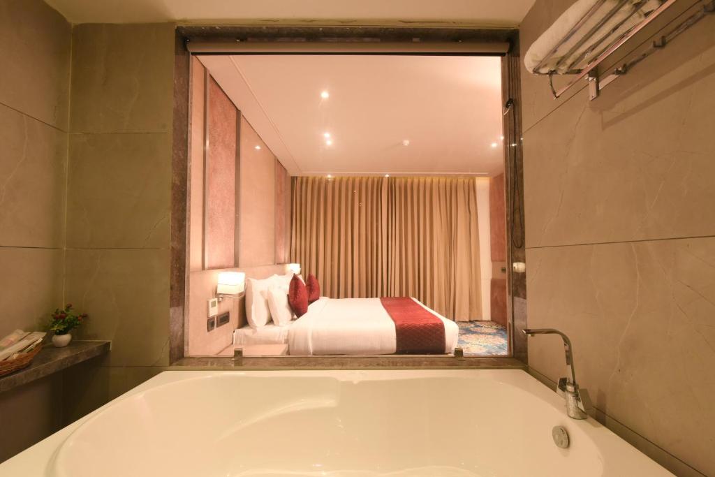 The Pribson Hotel Amritsar with Bathtub The Pribson Hotel Amritsar with Bathtub