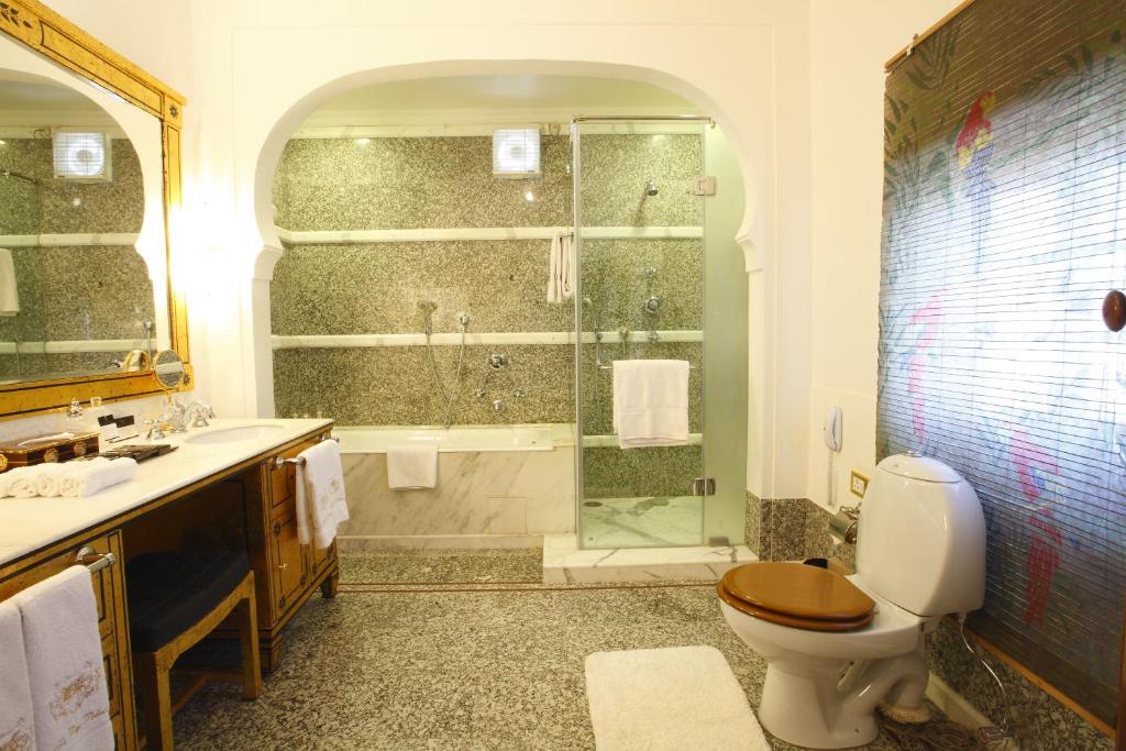 The Raj Palace Jaipur with Bathtub The Raj Palace Jaipur with Bathtub