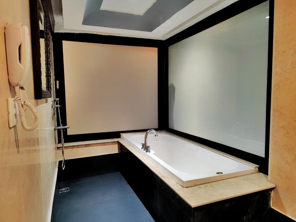 The Regent Chandigarh - Regency Rediscovered with Bathtub The Regent Chandigarh - Regency Rediscovered with Bathtub