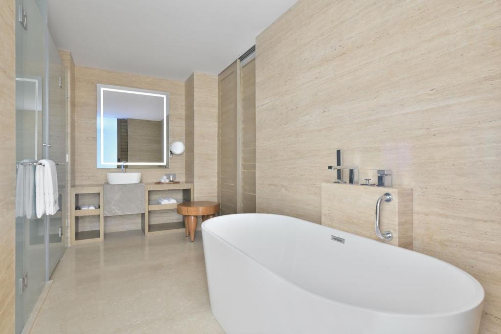 The Westin Resort & Spa Himalayas Bathtub Rishīkesh The Westin Resort & Spa Himalayas Bathtub Rishīkesh