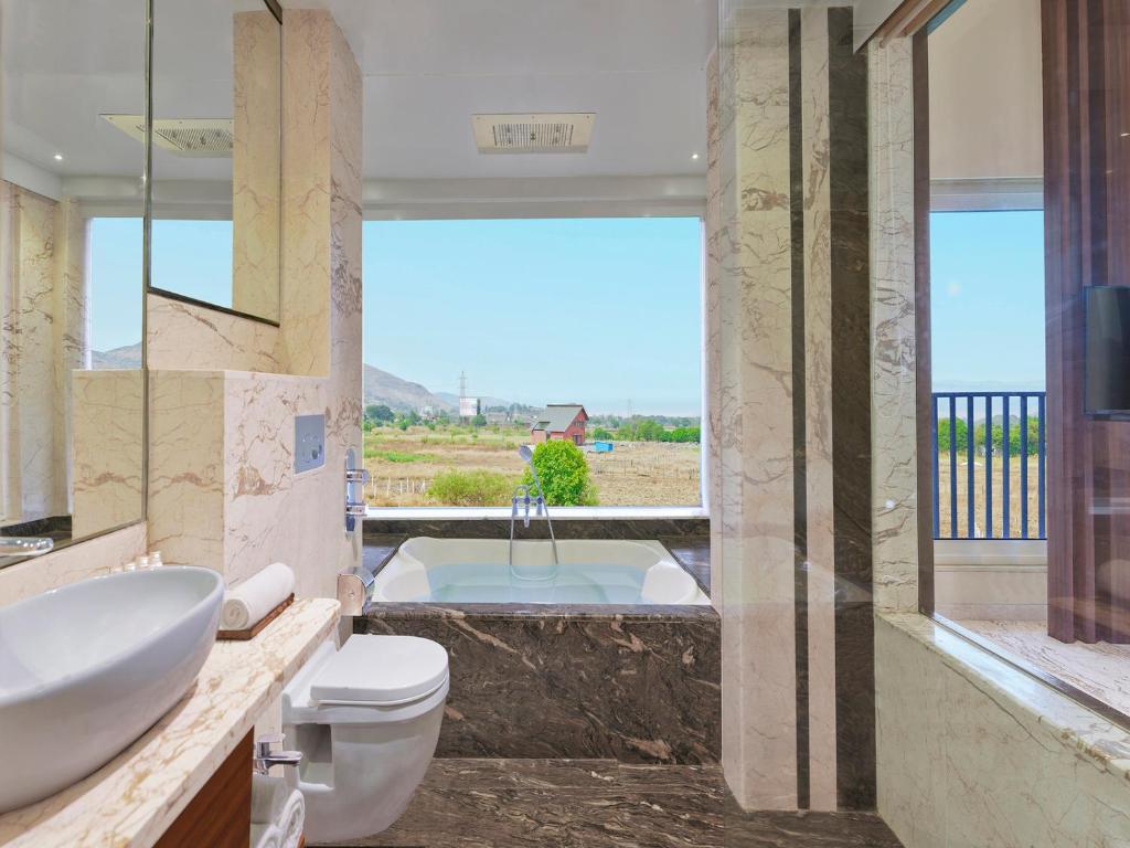 Tropical Retreat Luxury Spa & Resort Igatpuri with Bathtub Room Views Tropical Retreat Luxury Spa & Resort Igatpuri with Bathtub Room Views