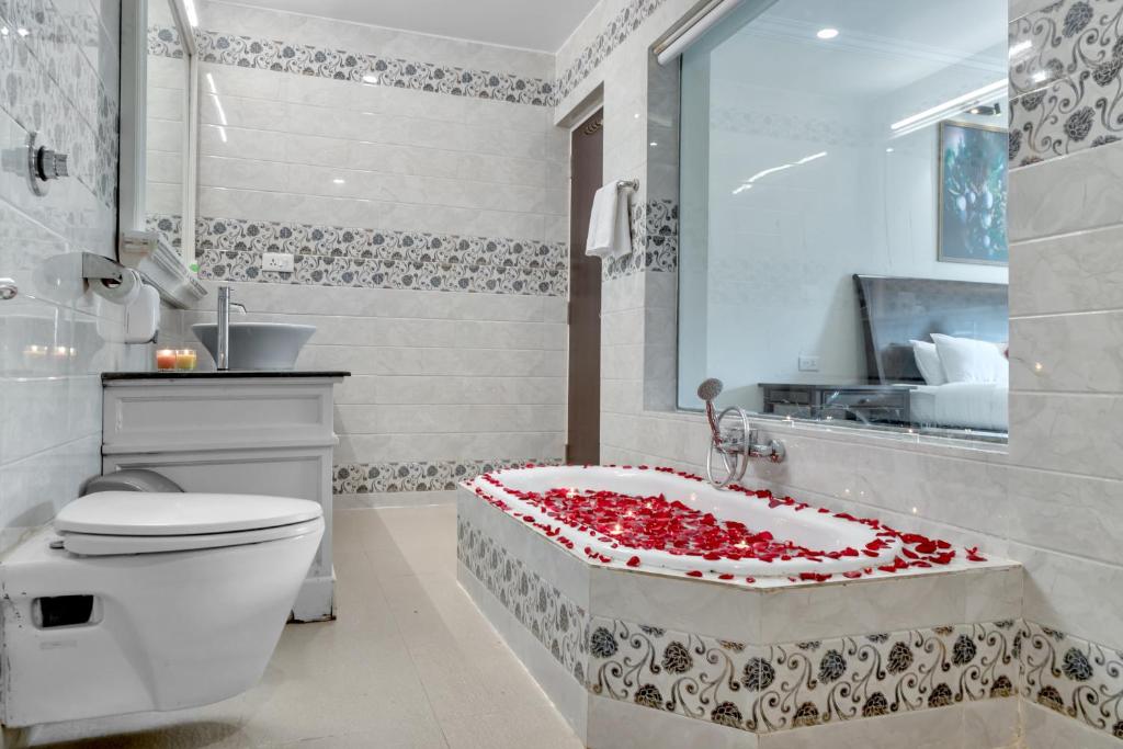 Wild Berry Resort Agonda Goa with Romantic Bathtub Wild Berry Resort Agonda Goa with Romantic Bathtub