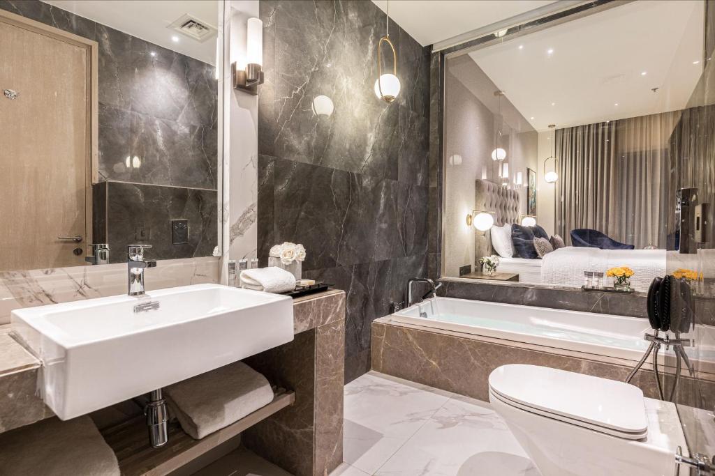 Wyndham Chandigarh Mohali Hotel with Bathtub in Room Wyndham Chandigarh Mohali Hotel with Bathtub in Room